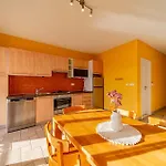 Gorgeous In Karbuni With Wifi Apartment *