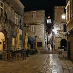 Gorgeous In Karbuni With Wifi Potirna