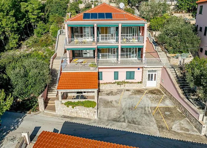 Gorgeous In Karbuni With Wifi Apartment Potirna