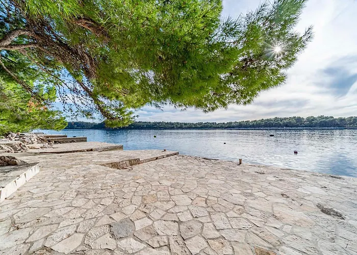 Gorgeous In Karbuni With Wifi Apartment Potirna