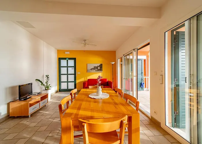 Gorgeous In Karbuni With Wifi Apartment *