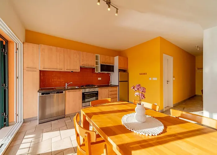 Gorgeous In Karbuni With Wifi Apartment *