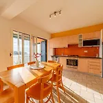 Gorgeous In Karbuni With Wifi Apartment