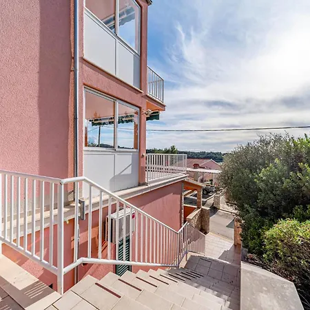 Gorgeous In Karbuni With Wifi