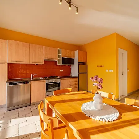 Awesome Apartment In Karbuni With Wifi Апартаменты *