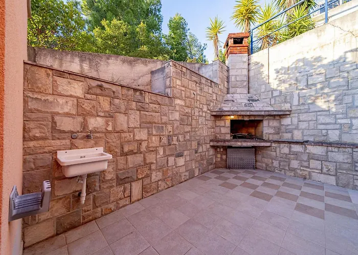 Gorgeous In Karbuni With Wifi